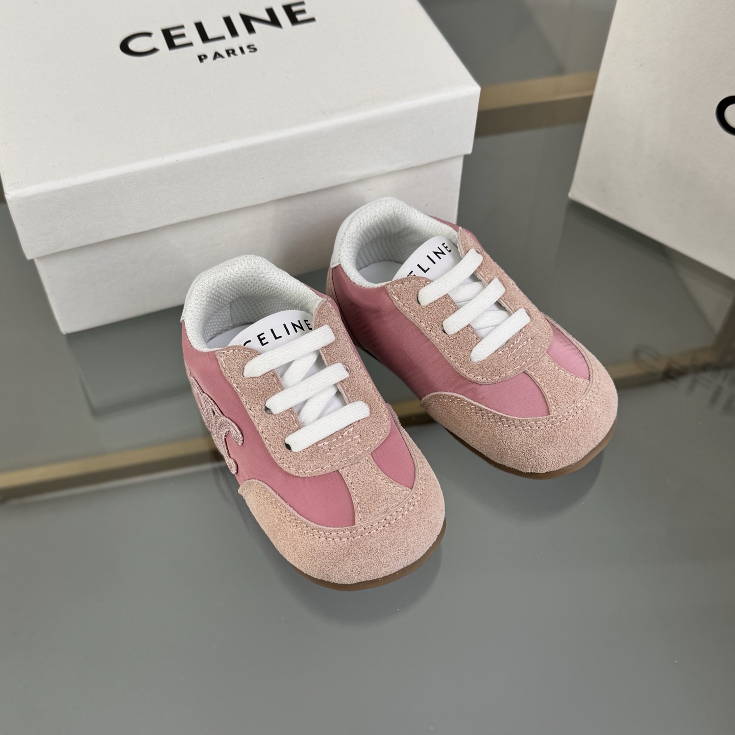 Children's shoes child